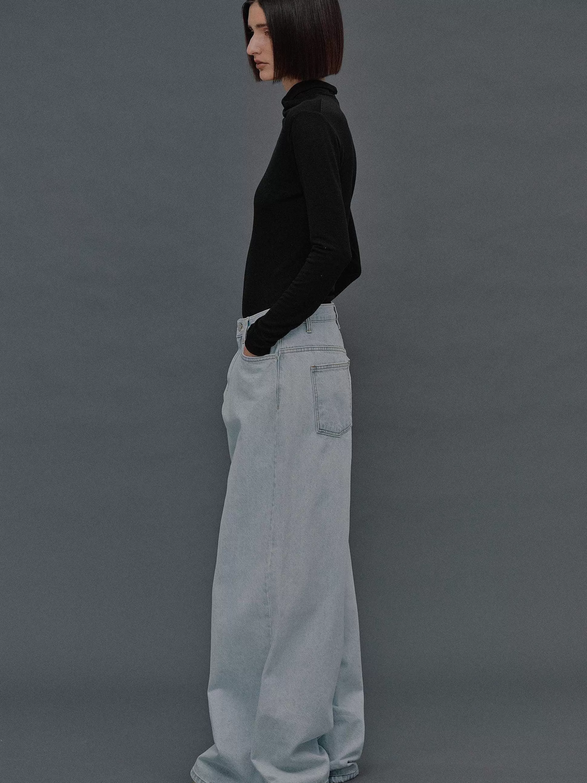 Women Source Unknown Denim-Oversized Fit Jeans, Light Blue Wash